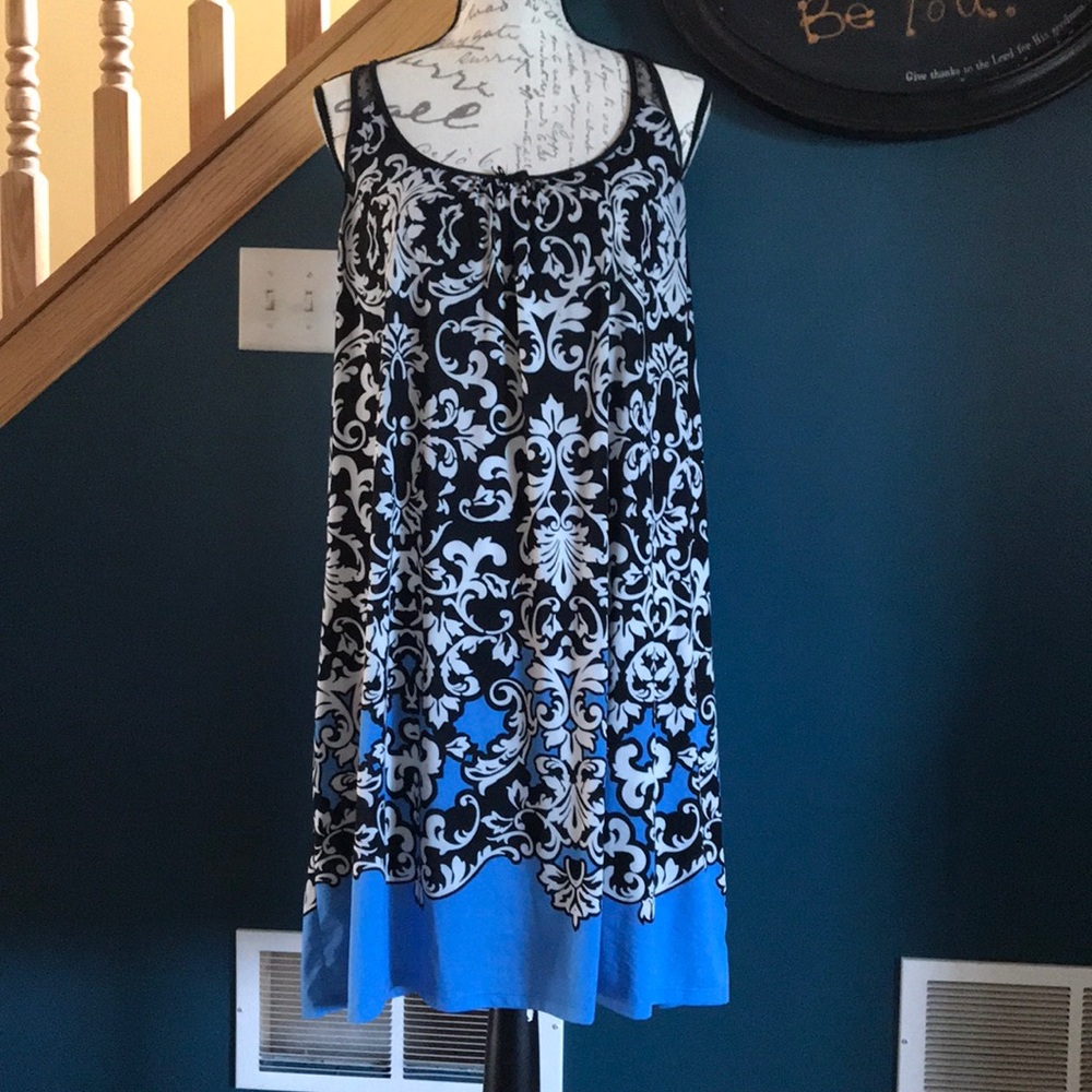 Pretty printed chemise.
